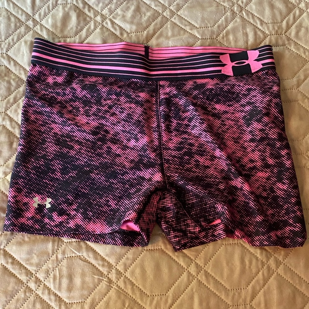 UNDER ARMOUR Pink and Black Patterned Spandex Shorts
